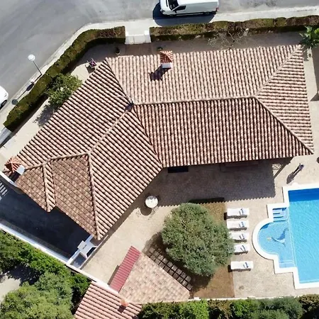 Arenda Mara Con Piscina Privada Jardin